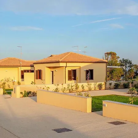 2 Bedroom Stunning In *